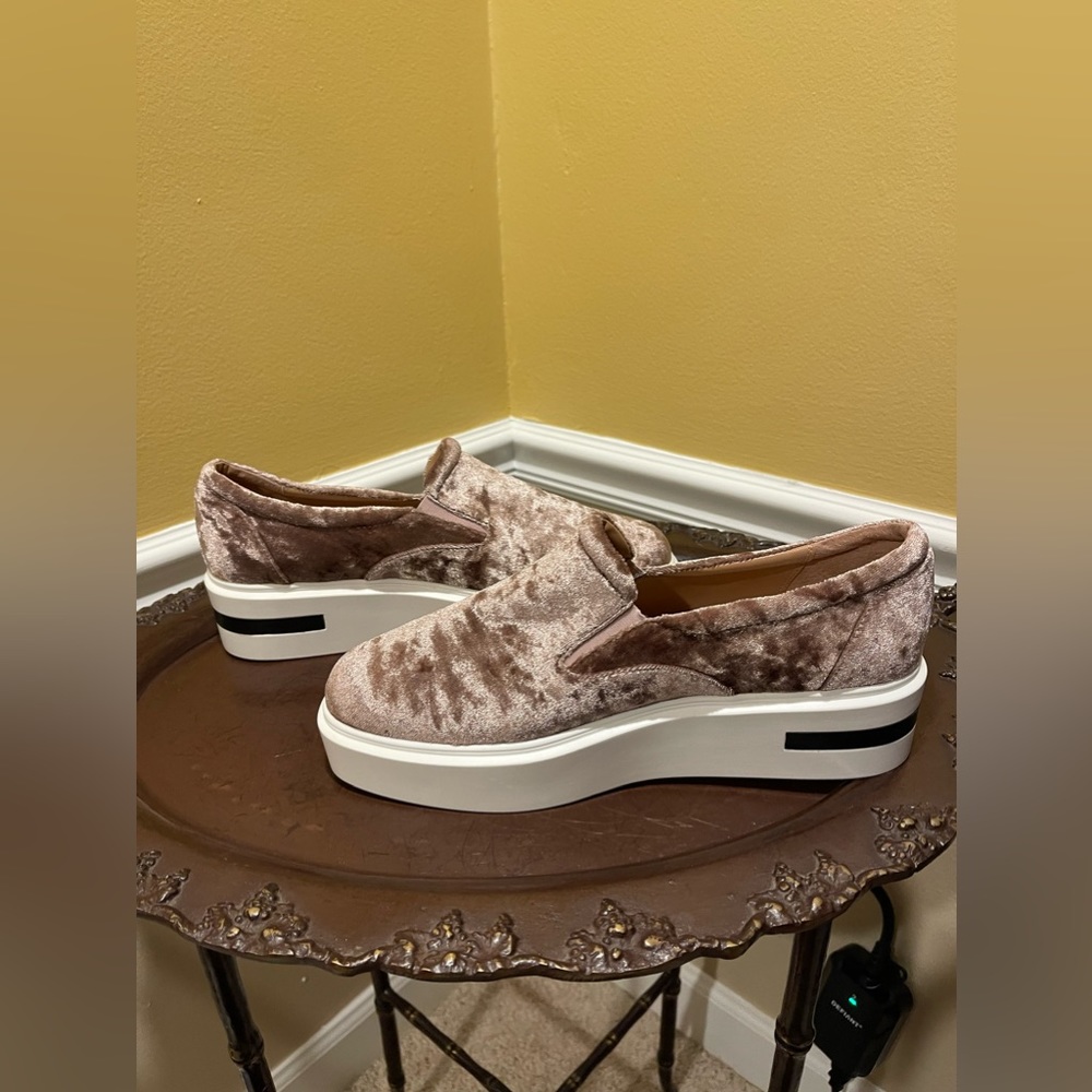 NWOT Women’s J Paolo Crushed Velvet Sneakers - Picture 6 of 8